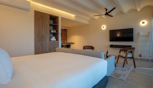 Business Studio Suite, Balcony, City View