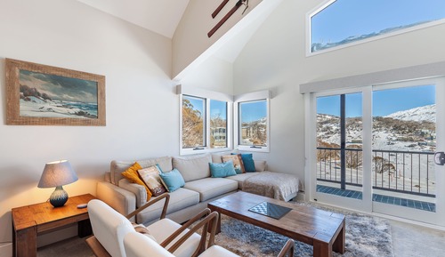 Lodge Chalet (Sleeps 6)