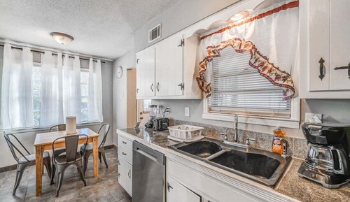 House, Multiple Beds, Patio, Garden View (Yale Gather Hideaway)