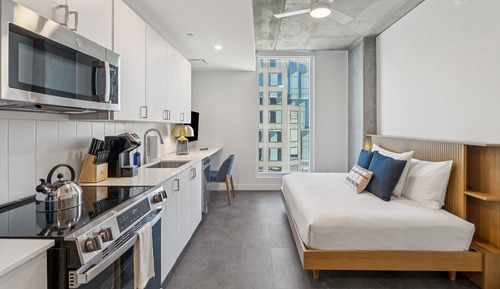 Basic Studio, 1 Queen Bed