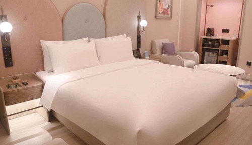 Deluxe Room, 1 King Bed