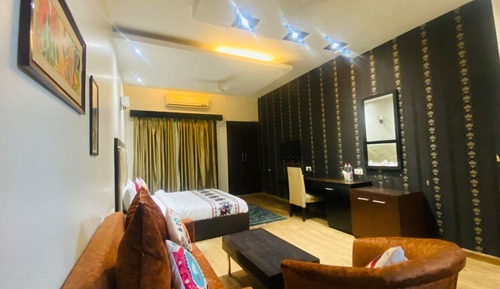Deluxe Suite, City View