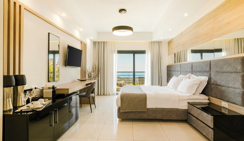 Honeymoon Suite, Sea View