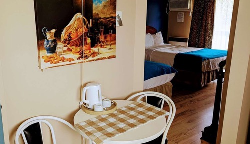 Deluxe Suite, 2 Double Beds, Jetted Tub (Fireplace)