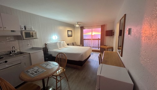 Premium Room, 1 Queen Bed, Kitchenette