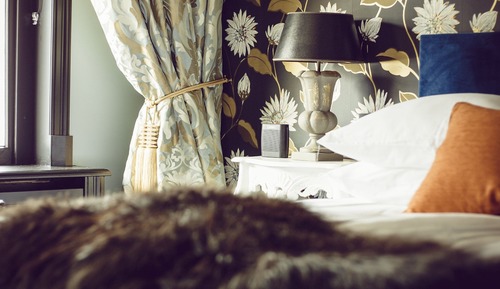 Deluxe Room, 1 King Bed, Jetted Tub (Flower Room)