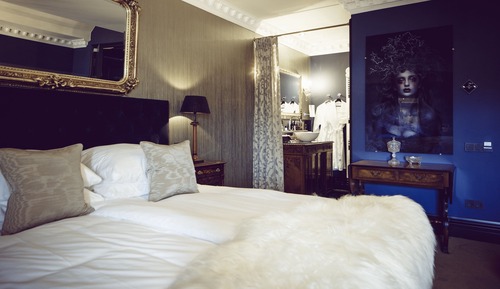 Deluxe Room, 1 King Bed, City View (King's Room)