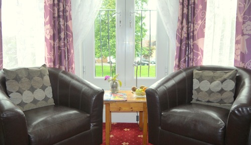 Family Room (2 adults, 1 Child, minimum age 4) 