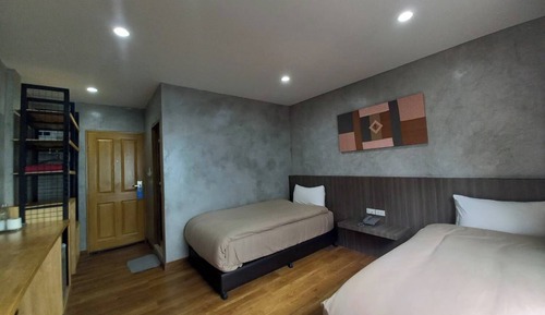 Standard Twin Room