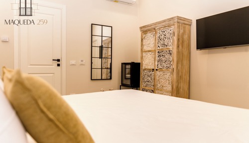 Standard Room, 1 King Bed, City View