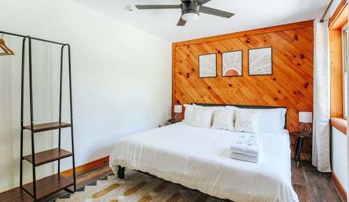 Suite, 1 King Bed with Sofa bed, Pets Allowed