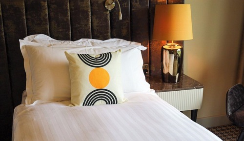 Standard Room, 2 Twin Beds, Terrace (Paddock View)