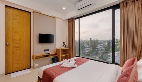 Deluxe Room AC
