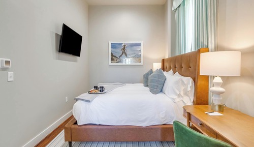 Deluxe Room, 1 King Bed, Non Smoking (2)