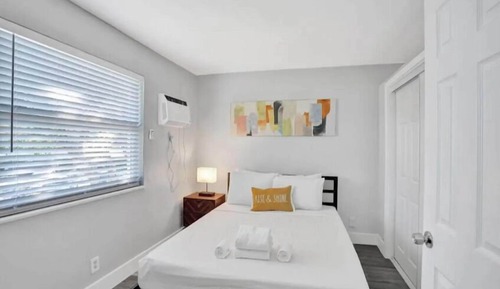 Deluxe Single Room, 1 Queen Bed with Sofa bed