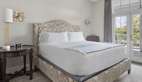 Deluxe King Suite