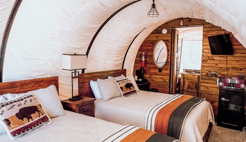 Luxury Cabin, 2 Queen Beds, Kitchen, Mountain View