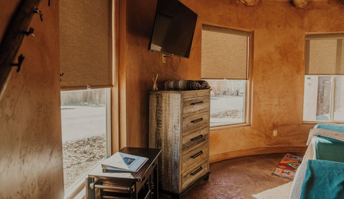 Luxury Bungalow, 2 Queen Beds, Kitchenette, Mountain View