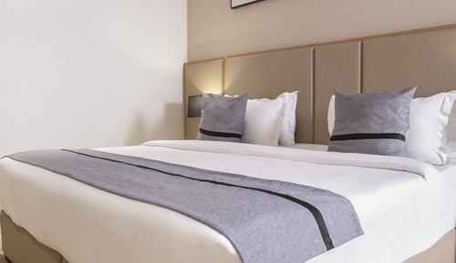 Deluxe Suite, City View