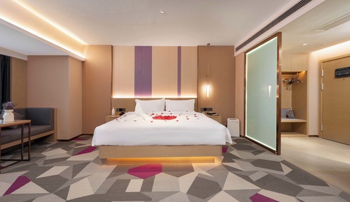 Romantic Suite, City View