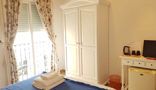 Standard Double Room, Ensuite (Almendro)