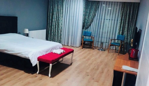 Classic Studio Suite, City View
