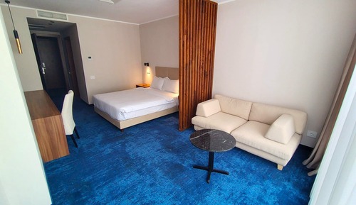 Deluxe Studio