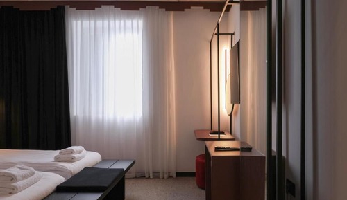 Standard Twin Room, City View