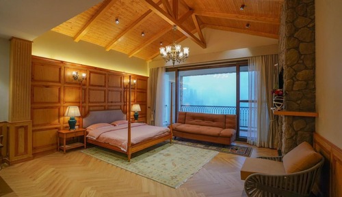 Luxury Suite, Hill View