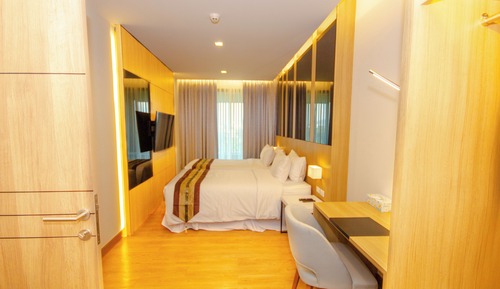 Executive Suite, Balcony, City View