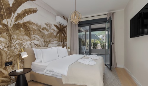 THREE BEDROOM APARTMENT