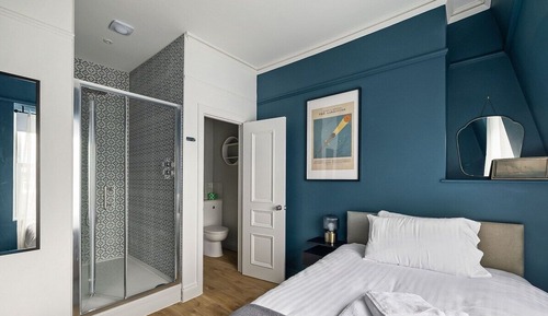 House (Multiple Bedrooms)