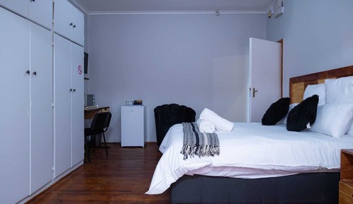 Apartment, Garden View