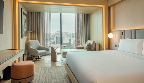 Classic Room, 1 King Bed, Accessible (High Floor and Club Floor)