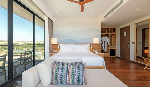 Superior Room, Corner