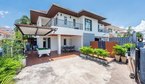 Villa, City View