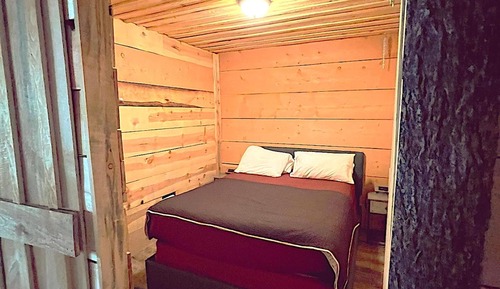 Upstairs Suite