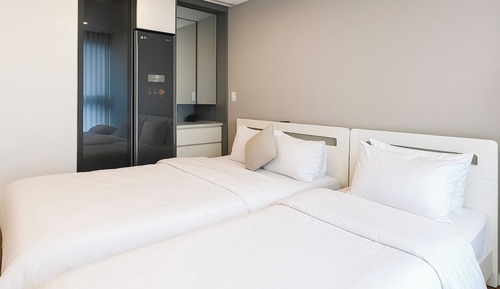 STAY-G B (1 DOUBLE, 1 SINGLE BED)