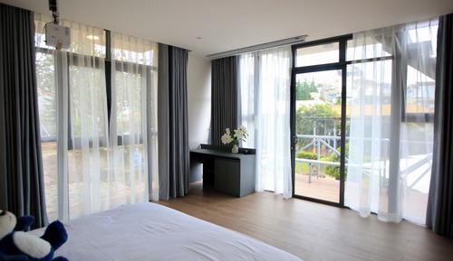 Bungalow, Garden View