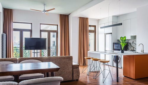 Luxury Apartment, Courtyard View