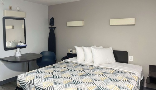 Standard Room, 1 King Bed, Smoking