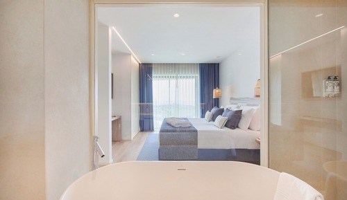 Suite, Sea View