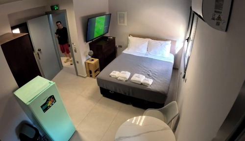 Deluxe Studio