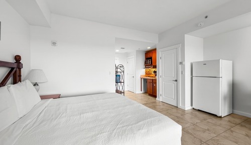 Studio, Resort View (819)