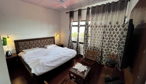 Classic Room, Balcony, Mountain View