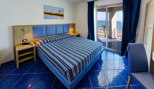Suite, Sea View