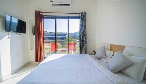 Deluxe Room, Pool View
