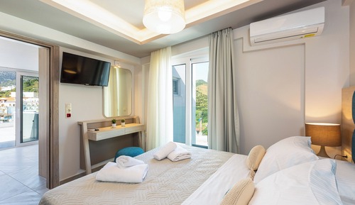 Family Suite, 2 Bedrooms, Jetted Tub, Sea View