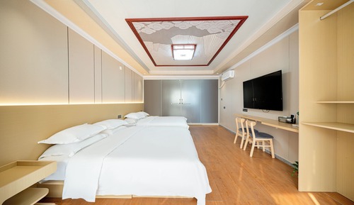 Senior Quadruple Room, Balcony, Garden View