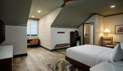 Deluxe Room, 1 Queen Bed (Water View)